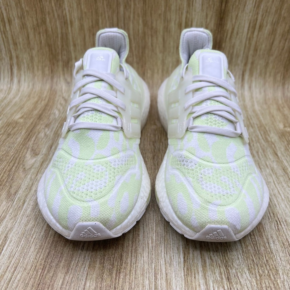 Adidas Ultraboost 22 Women's Size 7 Running Shoes Almost Lime Green White GX6302 - Picture 2 of 10